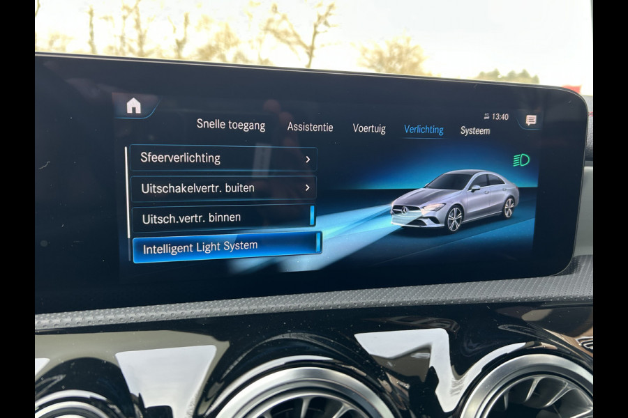 Mercedes-Benz CLA-Klasse 250e AMG // Panoramadak // Carplay // MultiBeam LED // Sfeerverlichting // Night pakket // Keyless // 18" AMG