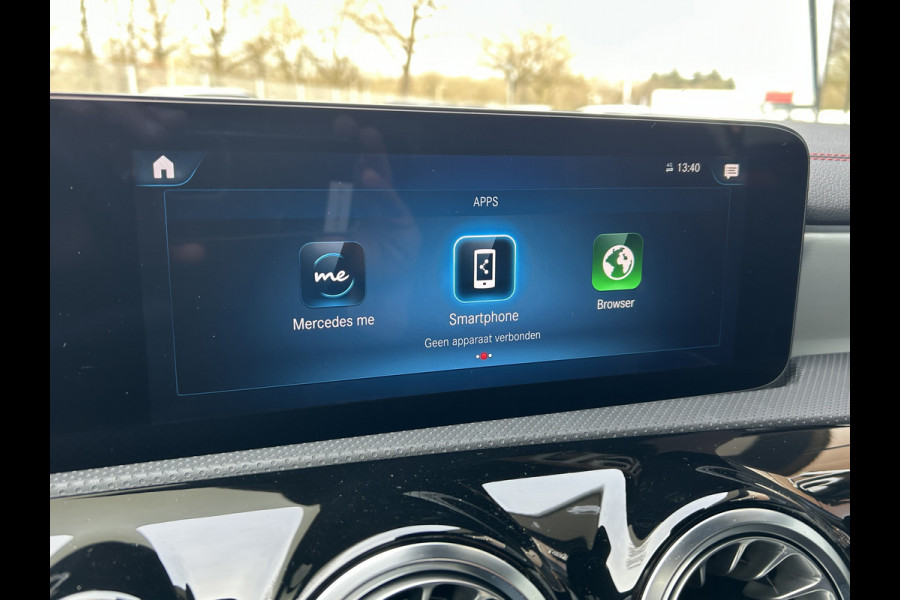 Mercedes-Benz CLA-Klasse 250e AMG // Panoramadak // Carplay // MultiBeam LED // Sfeerverlichting // Night pakket // Keyless // 18" AMG