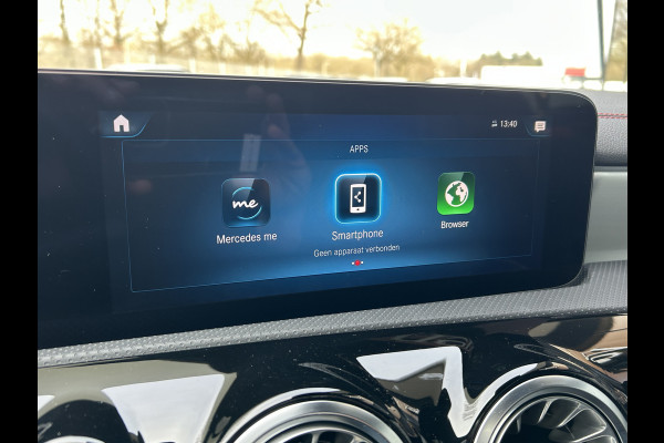 Mercedes-Benz CLA-Klasse 250e AMG // Panoramadak // Carplay // MultiBeam LED // Sfeerverlichting // Night pakket // Keyless // 18" AMG