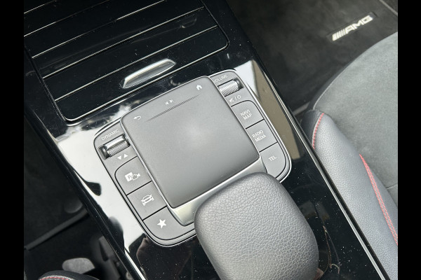 Mercedes-Benz CLA-Klasse 250e AMG // Panoramadak // Carplay // MultiBeam LED // Sfeerverlichting // Night pakket // Keyless // 18" AMG