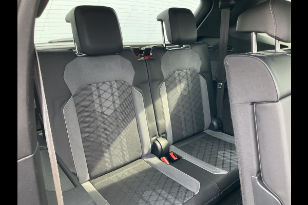 Volkswagen Tiguan Allspace 1.5 TSI R-Line 7p. Pano.dak Stoelverw. Carplay Business+