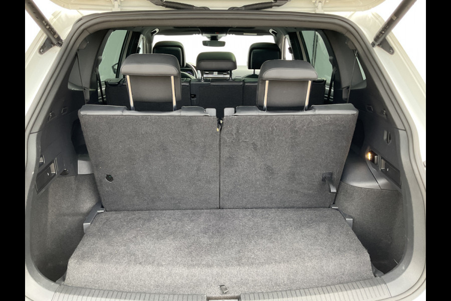 Volkswagen Tiguan Allspace 1.5 TSI R-Line 7p. Pano.dak Stoelverw. Carplay Business+