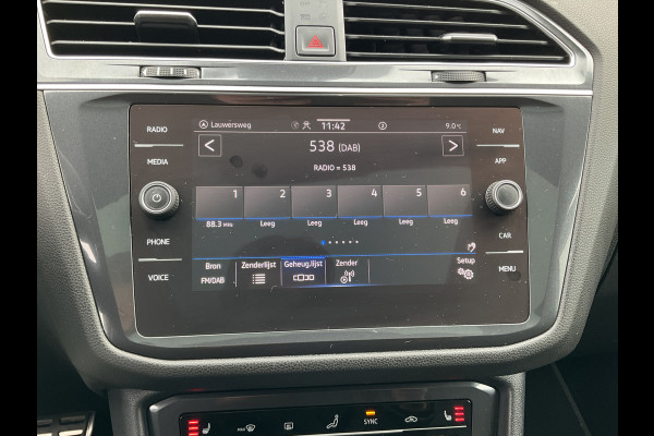 Volkswagen Tiguan Allspace 1.5 TSI R-Line 7p. Pano.dak Stoelverw. Carplay Business+