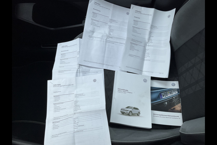 Volkswagen Tiguan Allspace 1.5 TSI R-Line 7p. Pano.dak Stoelverw. Carplay Business+