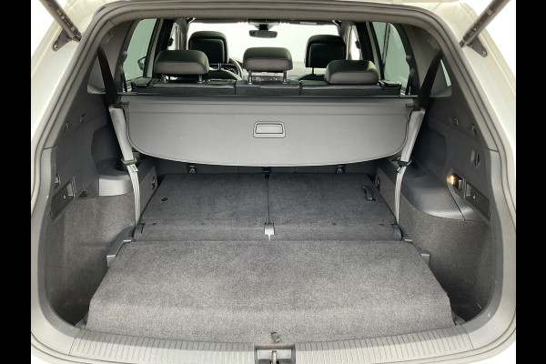 Volkswagen Tiguan Allspace 1.5 TSI R-Line 7p. Pano.dak Stoelverw. Carplay Business+