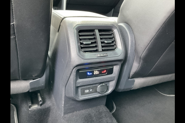 Volkswagen Tiguan Allspace 1.5 TSI R-Line 7p. Pano.dak Stoelverw. Carplay Business+