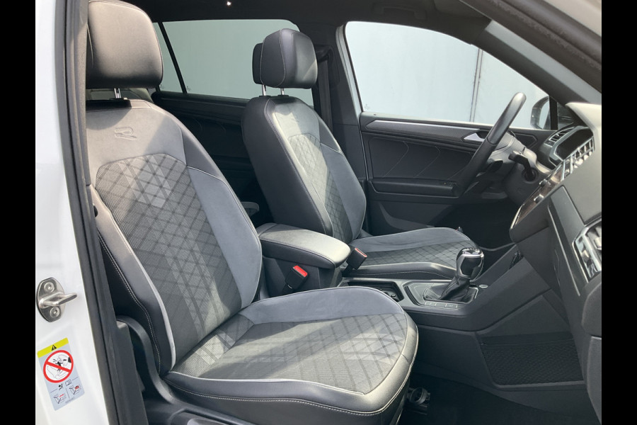 Volkswagen Tiguan Allspace 1.5 TSI R-Line 7p. Pano.dak Stoelverw. Carplay Business+