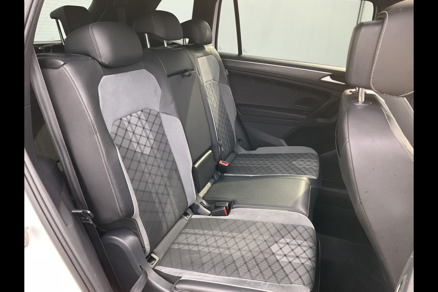 Volkswagen Tiguan Allspace 1.5 TSI R-Line 7p. Pano.dak Stoelverw. Carplay Business+