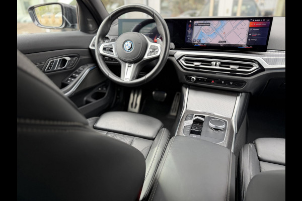BMW 3 Serie Touring 330e LCI High Ex. M-Sport Pro |Individual leer|Pano|H/K|Memory|19"|Trekhaak|Dravit