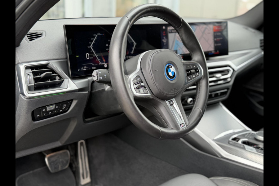 BMW 3 Serie Touring 330e LCI High Ex. M-Sport Pro |Individual leer|Pano|H/K|Memory|19"|Trekhaak|Dravit