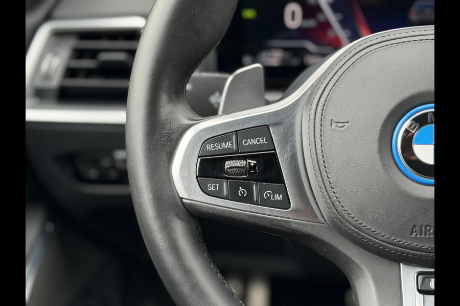 BMW 3 Serie Touring 330e LCI High Ex. M-Sport Pro |Individual leer|Pano|H/K|Memory|19"|Trekhaak|Dravit