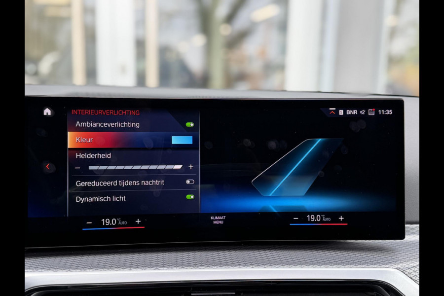 BMW 3 Serie Touring 330e LCI High Ex. M-Sport Pro |Individual leer|Pano|H/K|Memory|19"|Trekhaak|Dravit