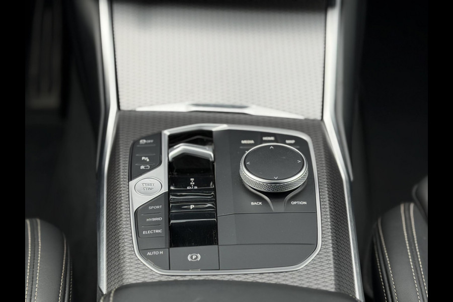 BMW 3 Serie Touring 330e LCI High Ex. M-Sport Pro |Individual leer|Pano|H/K|Memory|19"|Trekhaak|Dravit