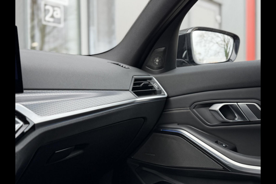 BMW 3 Serie Touring 330e LCI High Ex. M-Sport Pro |Individual leer|Pano|H/K|Memory|19"|Trekhaak|Dravit