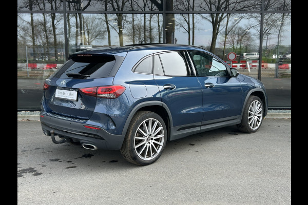 Mercedes-Benz GLA 250e AMG // Trekhaak // Distronic // Headup Display // Memory // 360 Camera // Panoramadak // Leder // 20" LM // Sfeerverlichtin