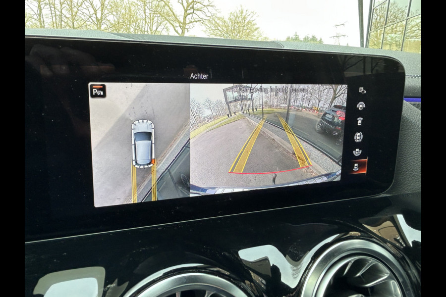 Mercedes-Benz GLA 250e AMG // Trekhaak // Distronic // Headup Display // Memory // 360 Camera // Panoramadak // Leder // 20" LM // Sfeerverlichtin