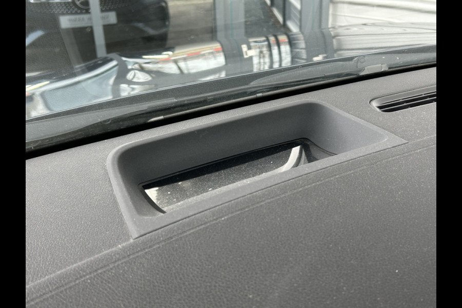 Mercedes-Benz GLA 250e AMG // Trekhaak // Distronic // Headup Display // Memory // 360 Camera // Panoramadak // Leder // 20" LM // Sfeerverlichtin