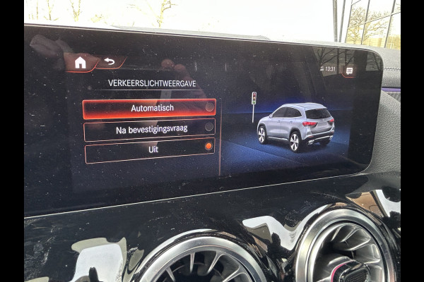 Mercedes-Benz GLA 250e AMG // Trekhaak // Distronic // Headup Display // Memory // 360 Camera // Panoramadak // Leder // 20" LM // Sfeerverlichtin