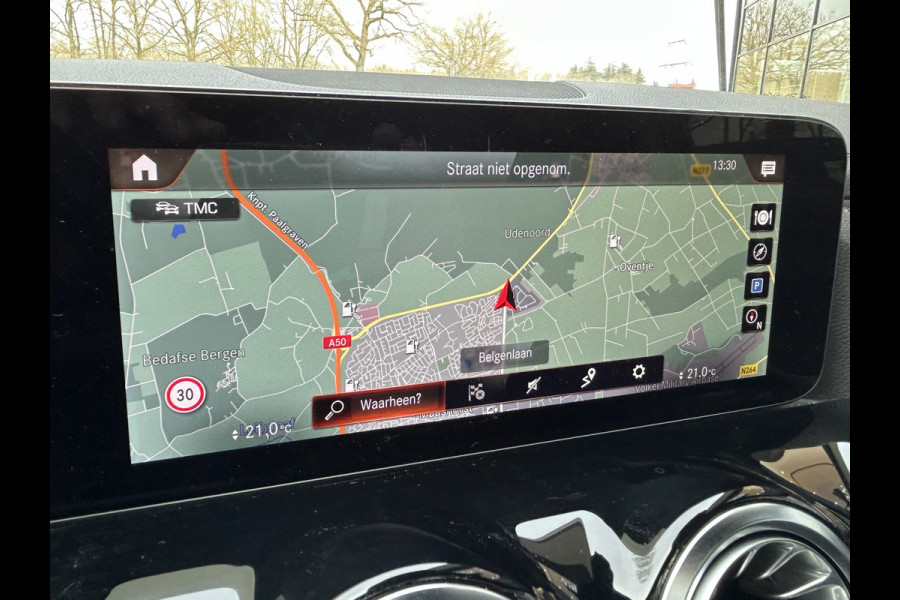 Mercedes-Benz GLA 250e AMG // Trekhaak // Distronic // Headup Display // Memory // 360 Camera // Panoramadak // Leder // 20" LM // Sfeerverlichtin