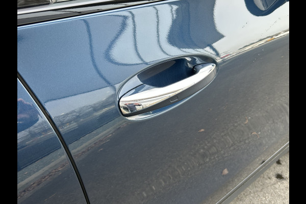 Mercedes-Benz GLA 250e AMG // Trekhaak // Distronic // Headup Display // Memory // 360 Camera // Panoramadak // Leder // 20" LM // Sfeerverlichtin