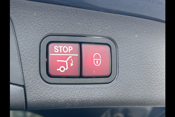 Mercedes-Benz GLA 250e AMG // Trekhaak // Distronic // Headup Display // Memory // 360 Camera // Panoramadak // Leder // 20" LM // Sfeerverlichtin