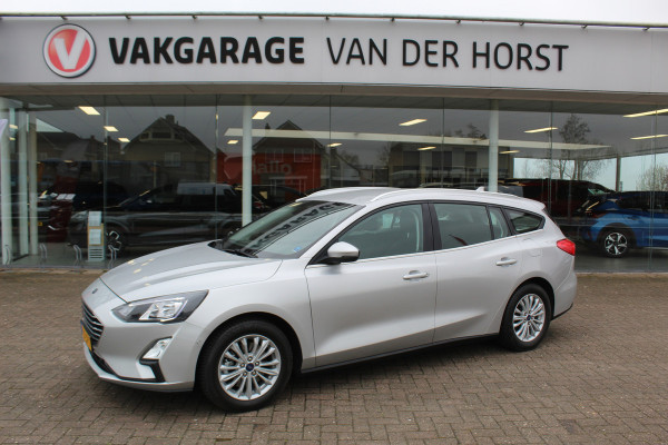 Ford FOCUS Wagon 1.0-125pk EcoBoost Mild-hybrid Titanium. Mooie, ruime, luxe en comfortabele Ford Focus wagon. Volautm. airco dual, camera, easy entry/easy go, stoel-, stuur- en voorraamverw., cruise control, Isofix, side- en lane assist, parkeersensoren v+a, LM wielen etc.