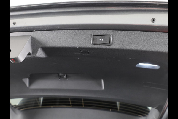 Škoda Kodiaq 1.5 TSI PHEV Sportline Business 204pk | 20 inch | Trekhaak | Panoramadak | Winter pakket |  Blind Spot | Adaptive Cruise | Stoelverwarming | Camera | Light & View