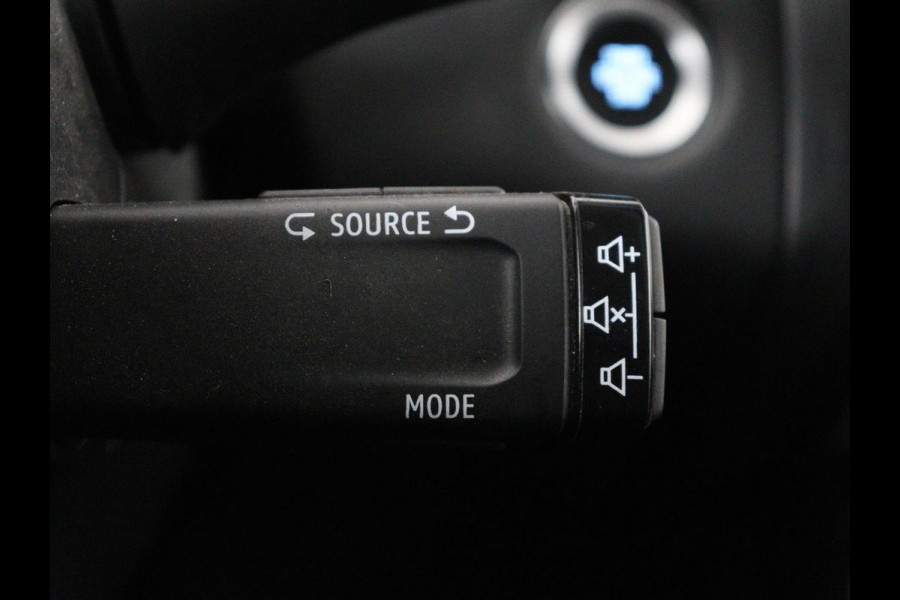 Renault Captur 1.6 E-Tech full hybrid 145 iconic | Carplay | LED | PDC | Cruise control | Climate control | Navigatie | Vitual Cockpit