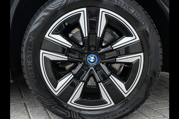 BMW iX3 High Executive 80 kWh | NL-Auto | M-Sport | Comfort access | Panorama dak | Trekhaak | Head-up | Active cruise | 360 Camera | Am