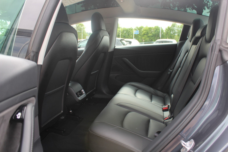 Tesla Model 3 Standard RWD Plus 60 kWh / Autopilot / Panoramadak / Camera / Premium Audio / 18'' / Leder / Stoelverwarming