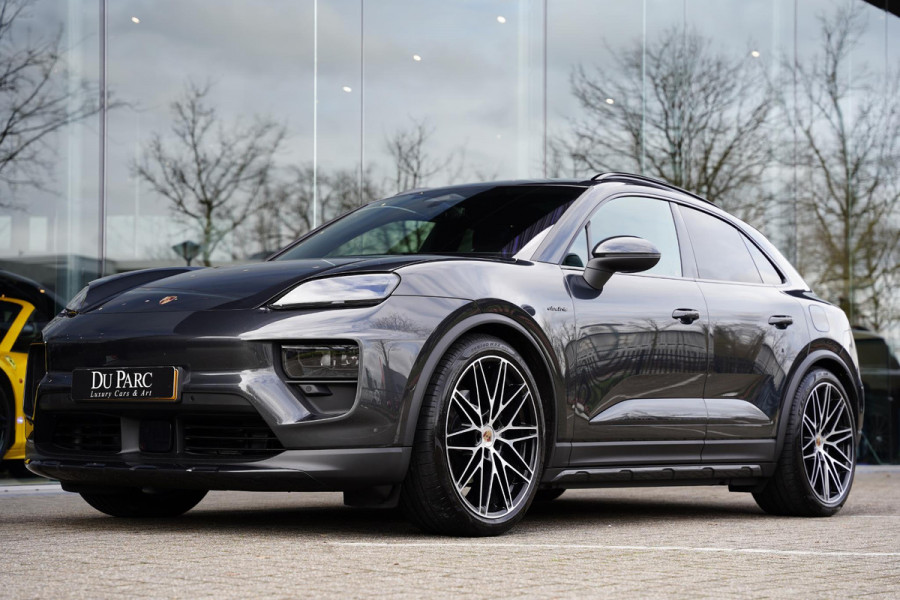 Porsche Macan 4 100 kWh Panoramadak / Passenger Display / RS Spyder Velgen