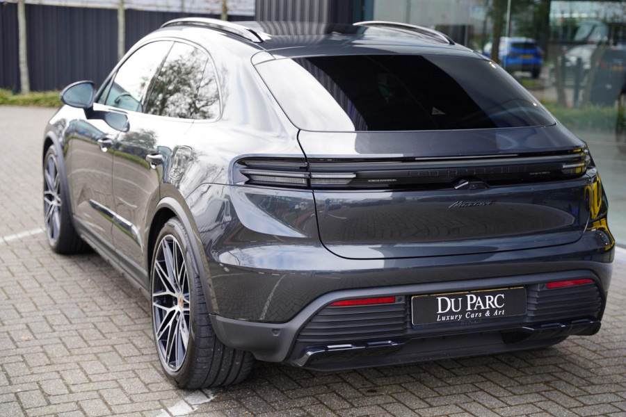 Porsche Macan 4 100 kWh Panoramadak / Passenger Display / RS Spyder Velgen