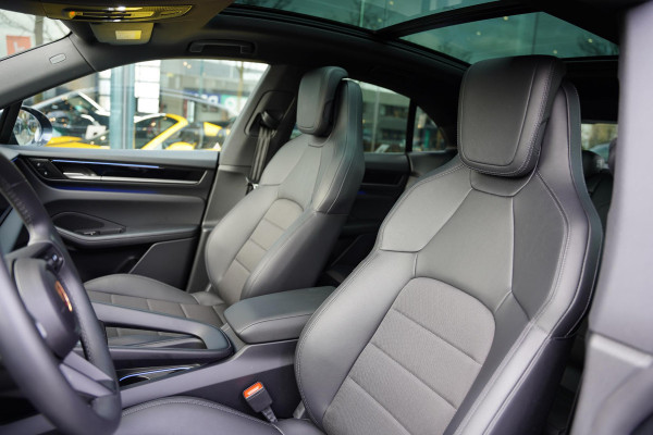 Porsche Macan 4 100 kWh Panoramadak / Passenger Display / RS Spyder Velgen