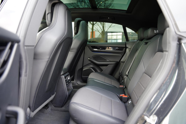 Porsche Macan 4 100 kWh Panoramadak / Passenger Display / RS Spyder Velgen