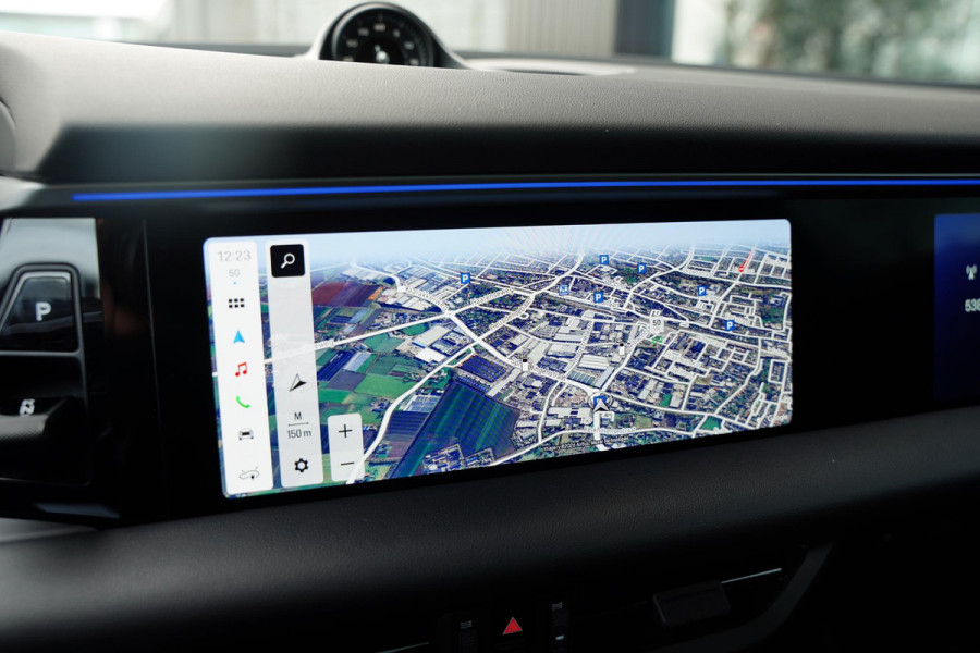 Porsche Macan 4 100 kWh Panoramadak / Passenger Display / RS Spyder Velgen