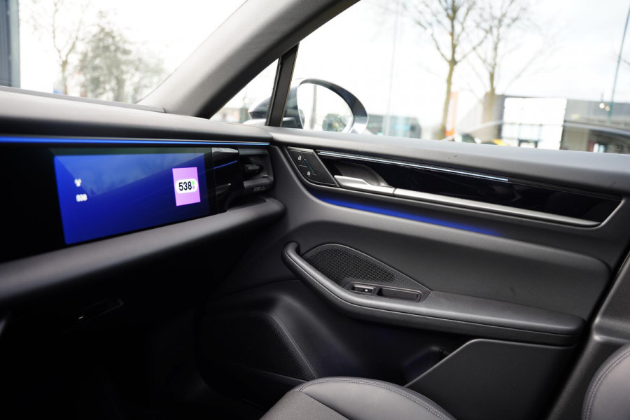 Porsche Macan 4 100 kWh Panoramadak / Passenger Display / RS Spyder Velgen