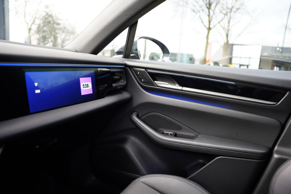 Porsche Macan 4 100 kWh Panoramadak / Passenger Display / RS Spyder Velgen