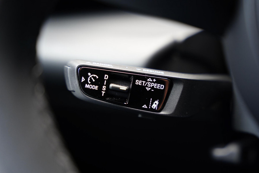 Porsche Macan 4 100 kWh Panoramadak / Passenger Display / RS Spyder Velgen