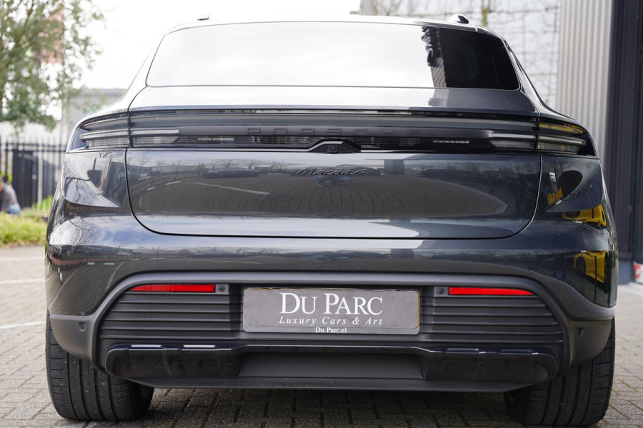 Porsche Macan 4 100 kWh Panoramadak / Passenger Display / RS Spyder Velgen