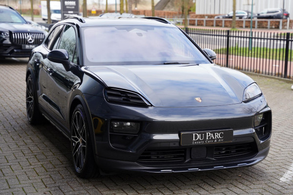 Porsche Macan 4 100 kWh Panoramadak / Passenger Display / RS Spyder Velgen