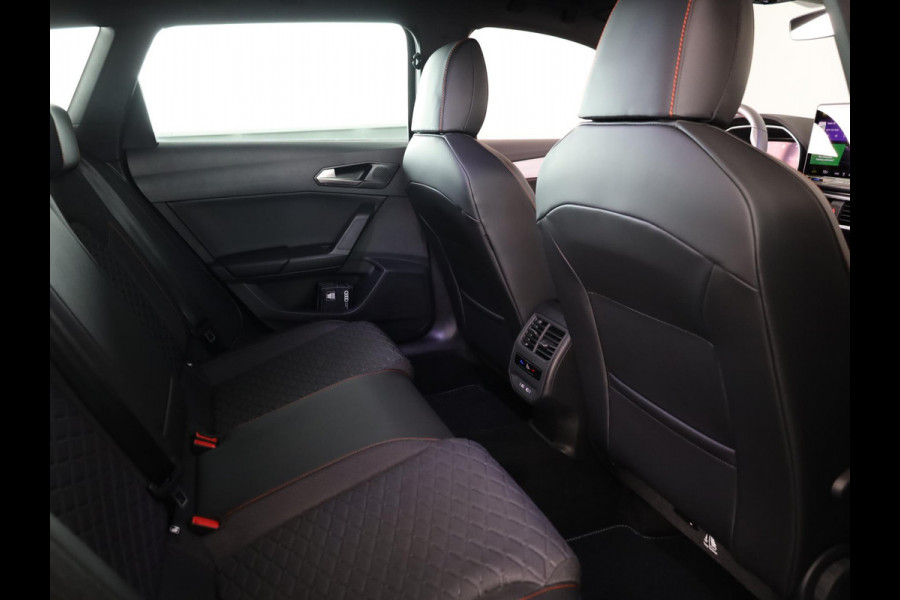 Seat Leon Sportstourer 1.5 TSI e-Hybrid Style Business Intense 204pk | Trekhaak | Safe & Drive | 18 inch velgen | Black Pack |