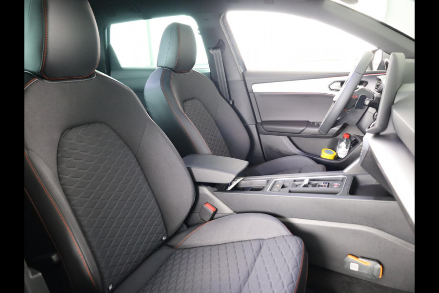 Seat Leon Sportstourer 1.5 TSI e-Hybrid Style Business Intense 204pk | Trekhaak | Safe & Drive | 18 inch velgen | Black Pack |