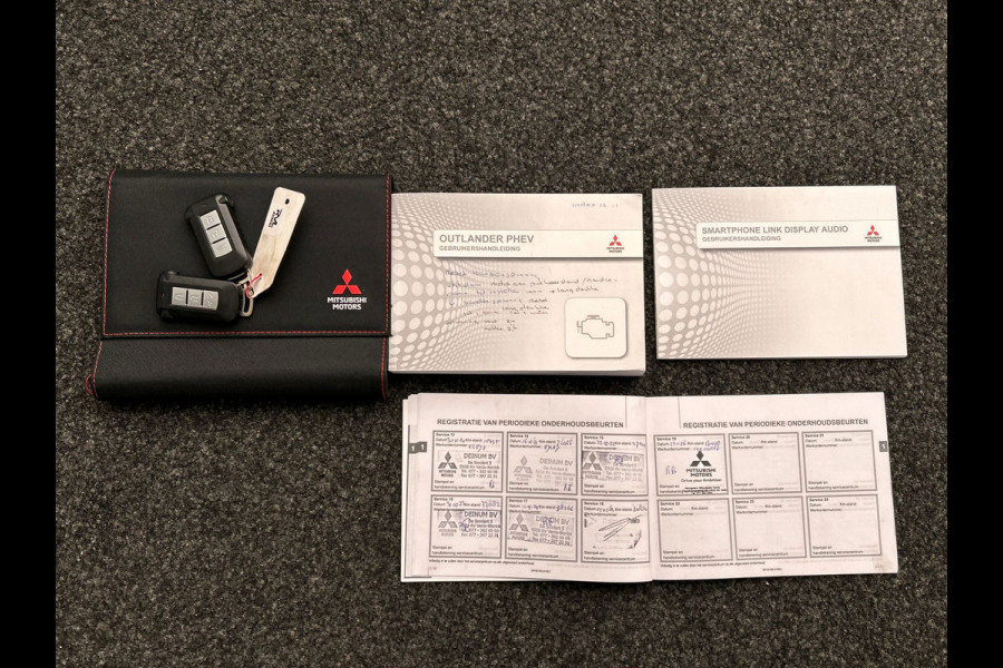 Mitsubishi Outlander 2.4 PHEV Instyle | Origineel NL| Pano/Dak | Keyless | Adaptieve Cruise | Trekhaak | Stuur/Stoelverwarming |