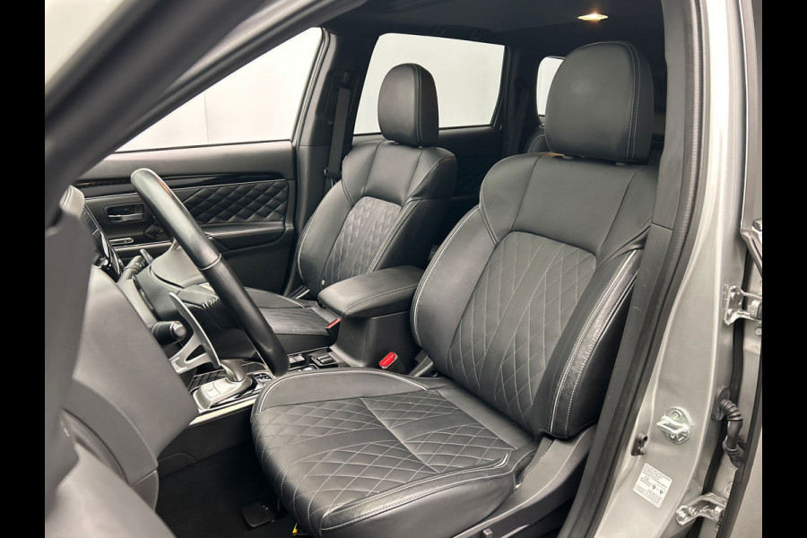 Mitsubishi Outlander 2.4 PHEV Instyle | Origineel NL| Pano/Dak | Keyless | Adaptieve Cruise | Trekhaak | Stuur/Stoelverwarming |