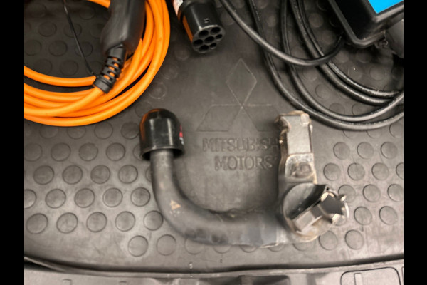 Mitsubishi Outlander 2.4 PHEV Instyle | Origineel NL| Pano/Dak | Keyless | Adaptieve Cruise | Trekhaak | Stuur/Stoelverwarming |