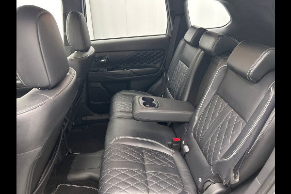Mitsubishi Outlander 2.4 PHEV Instyle | Origineel NL| Pano/Dak | Keyless | Adaptieve Cruise | Trekhaak | Stuur/Stoelverwarming |