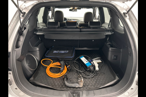 Mitsubishi Outlander 2.4 PHEV Instyle | Origineel NL| Pano/Dak | Keyless | Adaptieve Cruise | Trekhaak | Stuur/Stoelverwarming |