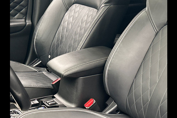 Mitsubishi Outlander 2.4 PHEV Instyle | Origineel NL| Pano/Dak | Keyless | Adaptieve Cruise | Trekhaak | Stuur/Stoelverwarming |