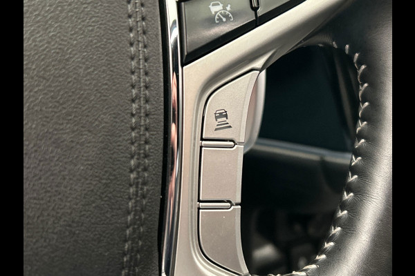Mitsubishi Outlander 2.4 PHEV Instyle | Origineel NL| Pano/Dak | Keyless | Adaptieve Cruise | Trekhaak | Stuur/Stoelverwarming |