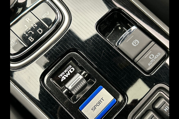 Mitsubishi Outlander 2.4 PHEV Instyle | Origineel NL| Pano/Dak | Keyless | Adaptieve Cruise | Trekhaak | Stuur/Stoelverwarming |